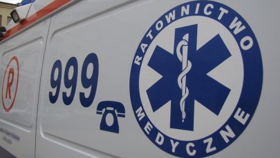 Ostrołęka: Półtoraroczny chłopiec wypadł z okna na 2. piętrze bloku