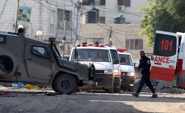 Ostrzał karetki, 15 osób nie żyje. Izrael mówi o "błędzie"