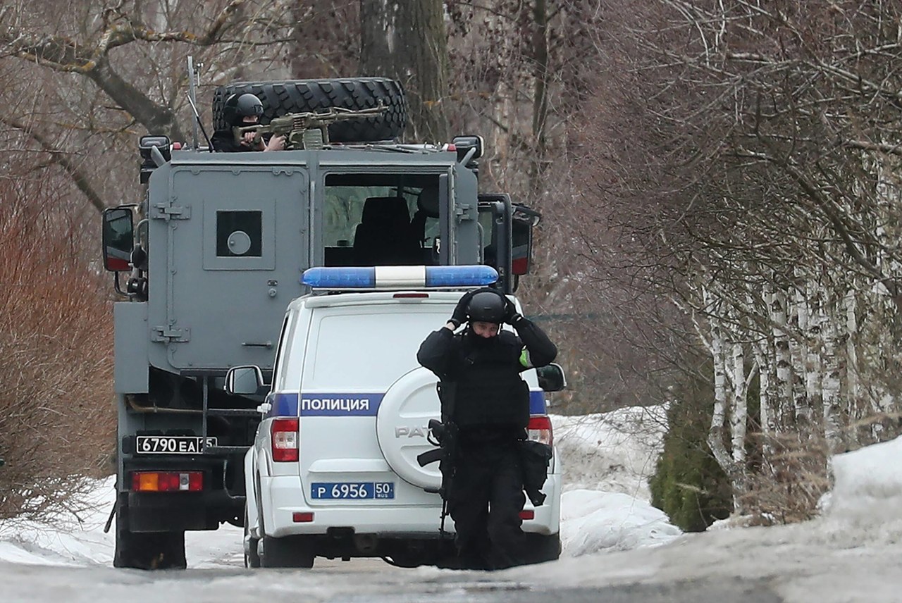 Ostrzelał policjantów, szturm na jego dom trwał kilka godzin