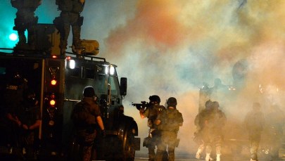 Ostrzelani policjanci w Ferguson. Dwie osoby ranne