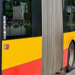 Ostrzelano miejski autobus w Warszawie. "Nagle w szybę coś uderzyło" 