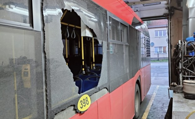 Ostrzelany autobus miejski w Żywcu. Policja szuka sprawcy