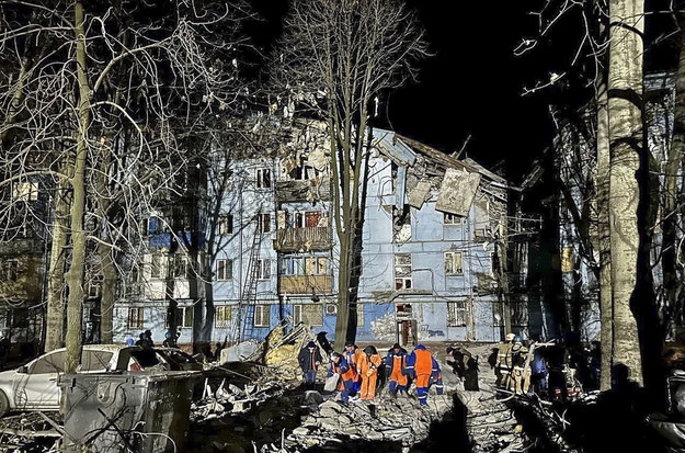 Ostrzelany przez Rosjan budynek mieszkalny w Zaporożu /Secretary of the Zaporizhzhia City Council telegram channel HAND /PAP/EPA