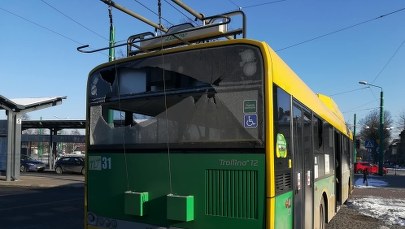 Ostrzelany trolejbus w Tychach. Policja szuka sprawcy