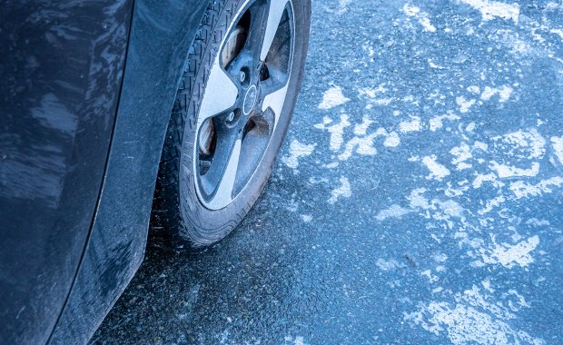 Ostrzeżenia IMGW dla 5 województw. Marznące opady i gołoledź