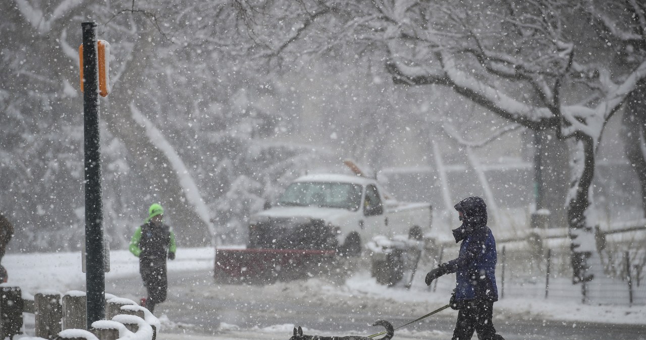 Ostrzeżenia pierwszego stopnia przed opadami śniegu dotyczą woj. południowych, wschodnich i centrum Polski. /Drew Angerer / GETTY IMAGES NORTH AMERICA /AFP