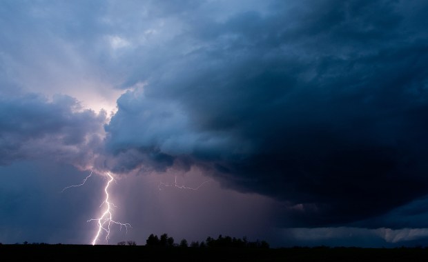 Ostrzeżenia pogodowe dla łódzkiego. Grad, burze, porywy wiatru