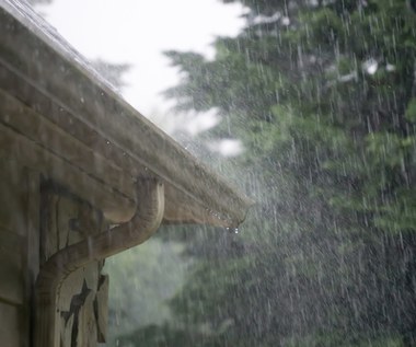 Ostrzeżenia przed silnym deszczem i burzami dla kilku regionów