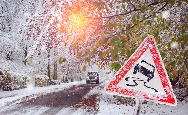 Ostrzeżenie dla kierowców przed opadami deszczu, śniegu z deszczem i mgłą
