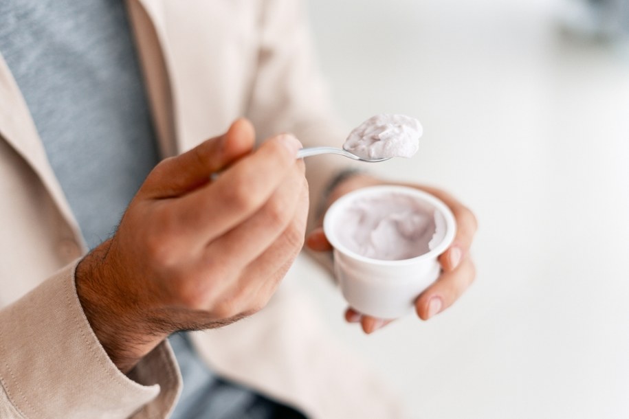 ​Uwaga na szkło w jogurtach! "Konsumenci narażeni na uszkodzenia jamy ustnej"