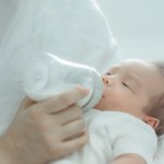 Ostrzeżenie GIS ws. mleka dla niemowląt. Na linii produkcyjnej wykryto szkodliwe bakterie