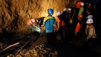 Osunięcie ziemi na Filipinach. Ofiary spod gruzów SMS-ami wzywają pomocy