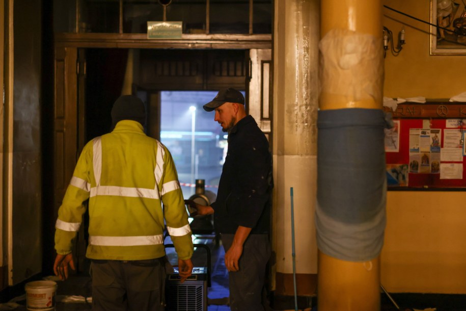 Osuszanie kościoła przy ulicy Starokościelnej w Mysłowicach /Kasia Zaremba /PAP