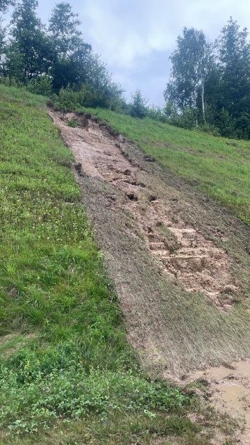 Osuwisko w Staszowie /Świętokrzyska Straż Pożarna  /