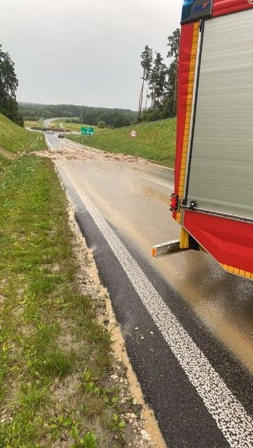 Osuwisko w Staszowie /Świętokrzyska Straż Pożarna  /