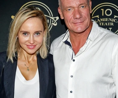 Oświadczył się jej... sześć lat temu. Dlaczego wciąż nie została jego żoną?