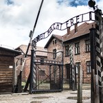 "Oświęcim i Dachau wiedzą, do czego prowadzi nienawiść i wojna". Wspólne oświadczenie starostów