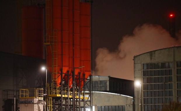 Oświęcim: Udało się ugasić pożar w zakładach chemicznych 