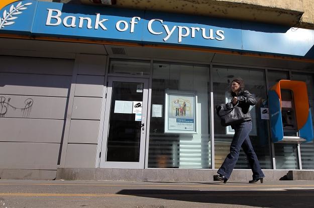 Oszczędności zdeponowane w polskich bankach są bezpieczne. Co innego w cypryjskich... /EPA