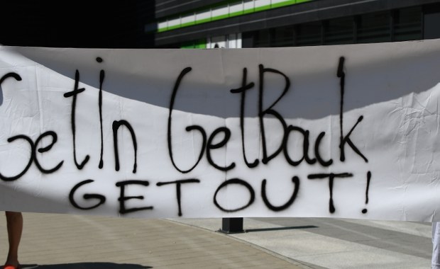 Oszukani przez GetBack protestowali w Warszawie