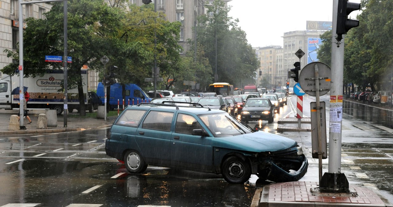 Oszukując ubezpieczyciela narażamy się na odpowiedzialność karną /Wojtek Laski /East News