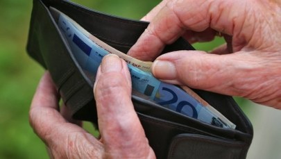 Oszuści coraz bardziej perfidni. Naciągają "na uchodźcę", "na bank", "na mandat"...