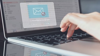 Oszuści podszywają się pod policję, Europol i Interpol. Uwaga na fałszywe mejle