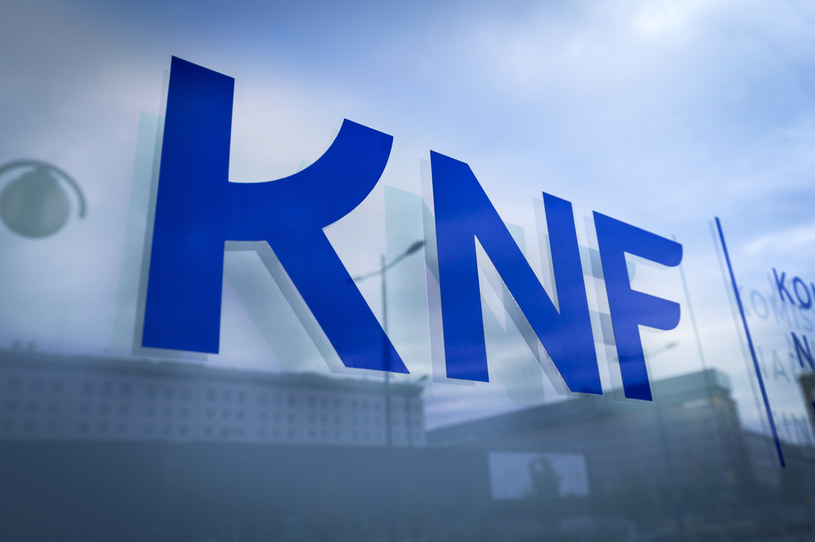 Oszuści posługują się sfałszowanymi dokumentami KNF/UKNF. Zachowaj ostrożność /&copy;123RF/PICSEL