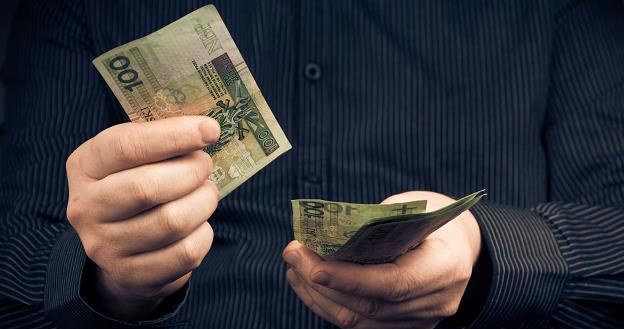 Oszuści wyłudzili ponad milion złotych, oferując pożyczki w internecie /&copy;123RF/PICSEL
