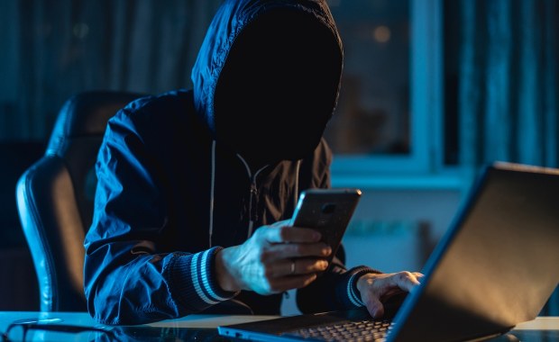 Oszustwo internetowe na wielką skalę. Zatrzymano kolejnych członków gangu