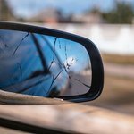 Oszustwo "na lusterko". Chwila nieuwagi może kosztować fortunę