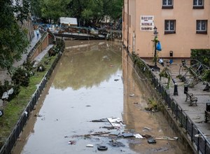 Oszustwo na powodzian. Złodzieje nie znają litości, znamy ich numer