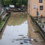 Oszustwo na powodzian. Złodzieje nie znają litości, znamy ich numer