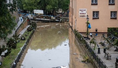 Oszustwo na powodzian. Złodzieje nie znają litości, znamy ich numer