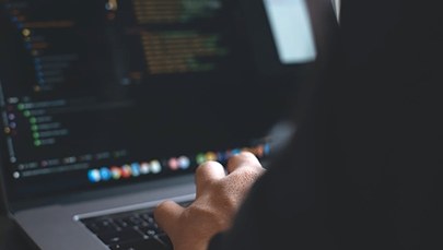 Oszustwo na zdalny pulpit. Kobieta straciła 120 tys. złotych