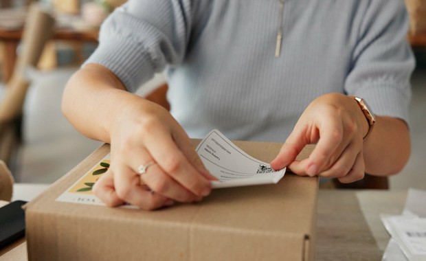 Oszustwo w firmie kurierskiej. Pracownica wyłudziła 150 tys. złotych