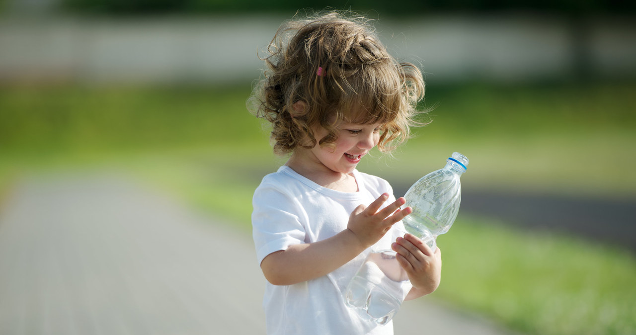 Otaczają nas miliardy ton plastiku. Czas na zmianę? /123RF/PICSEL