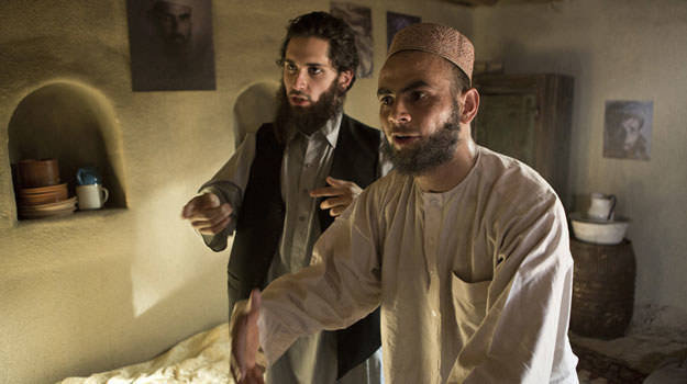 Otar Saralidze (z lewej) w serialu "Misja Afganistan" /Canal+