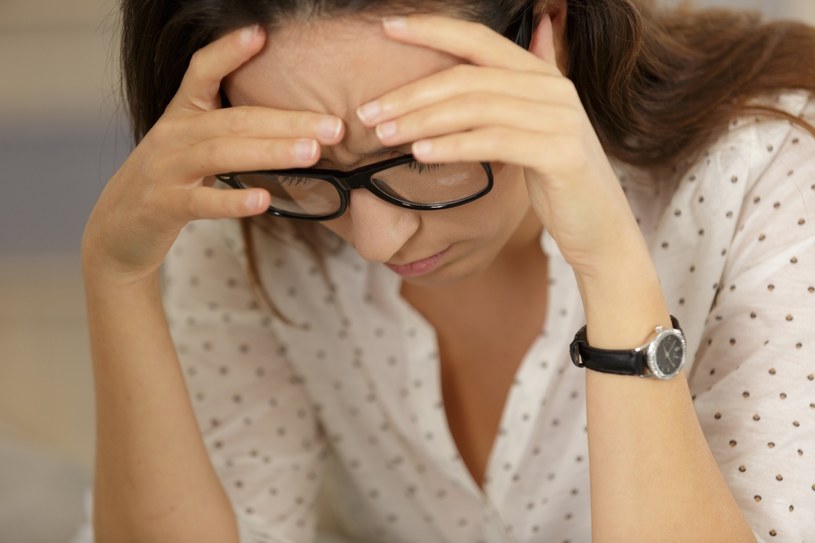 Oto 10 szkodliwych nawyków dla zdrowia oczu /123RF/PICSEL
