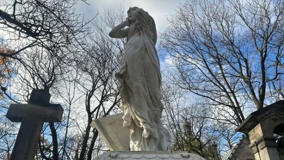 Oto najpiękniejszy grób na Powązkach. Zmarła jako 18-latka