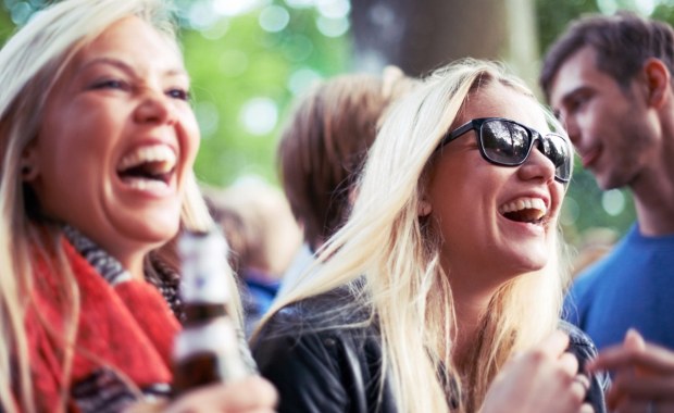 Oto najzabawniejsze narody świata. Wśród nich Polska