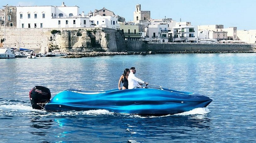Oto pierwsza na świecie łódź z włókna szklanego wydrukowana w 3D /Geekweek