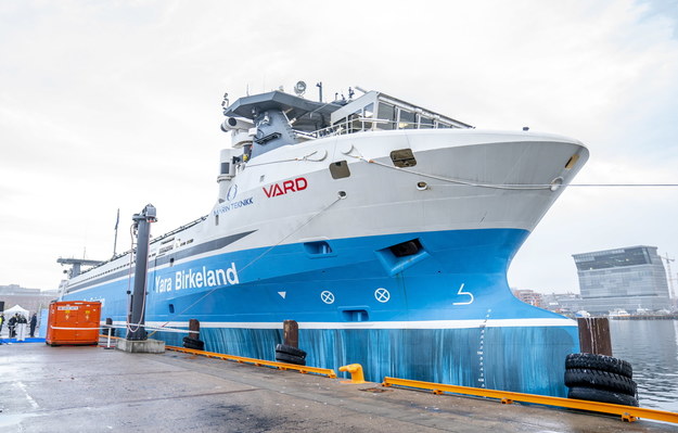 Oto pierwszy na świecie, elektryczny, autonomiczny statek handlowy. MV Yara Birkeland ma 80 metrów. /TORSTEIN BOE /PAP/EPA
