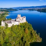 Oto „polskie jezioro Garda". Malownicza trasa nad wodą i bajeczny zamek