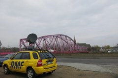 Oto różowy Most Tolerancji w Głogowie