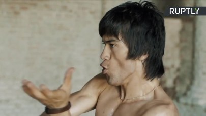 Oto sobowtór legendarnego Bruce'a Lee. Zaskakuje umiejętnościami Kung Fu