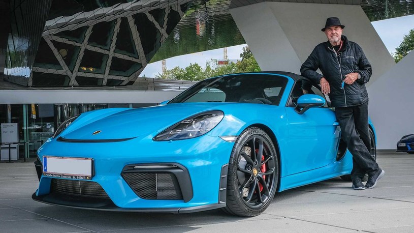 80latek kupił nowe Porsche. To jego osiemdziesiate
