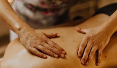 Otul ciało olejkami z lawendy, pomarańczy i wanilii w chłodne wieczory