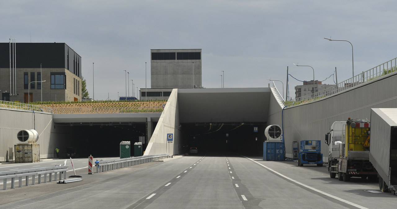 Otwarcie 130 metrowego odcinka ulicy Branickiego razem z tunelem Południowej Obwodnicy Warszawy odbędzie się prawdopodonie 20 grudnia. /MAREK KUDELSKI/AGENCJA SE/East News /Informacja prasowa