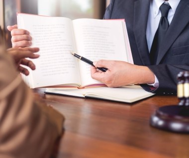 Otwarcie i ogłoszenie testamentu u notariusza. Kto musi być obecny?